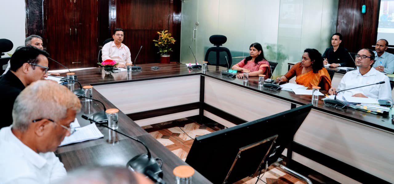 विकास परियोजनाओं की बाधाओं को दूर करने के लिए विभागीय समन्वय एवं समयबद्ध कार्यवाही पर जोर: सचिव लोनिवि 2 परियोजनाओं की बाधाओं को दूर करने के लिए विभागीय