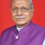 श्री-धामी-ने-डॉ-ढाल-सिंह-बिसेन-को-उत्तराखण्ड.jpg