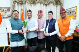 श्री-पुष्कर-सिंह-धामी-से-उत्तराखंड-महापरिषद-लखनऊ-के.jpg