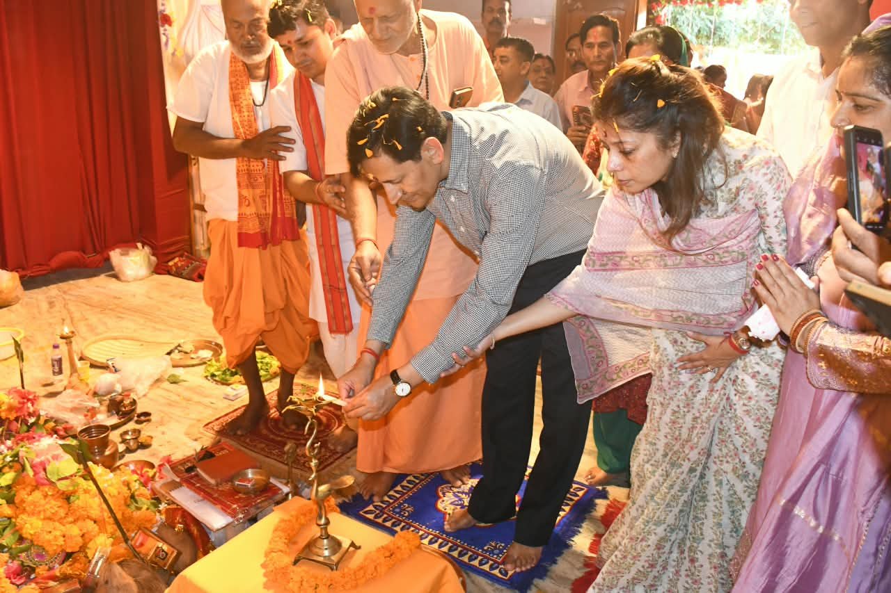 मुख्यमंत्री आयुक्त कुमाऊँ दीपक रावत ने दुर्गा पूजा