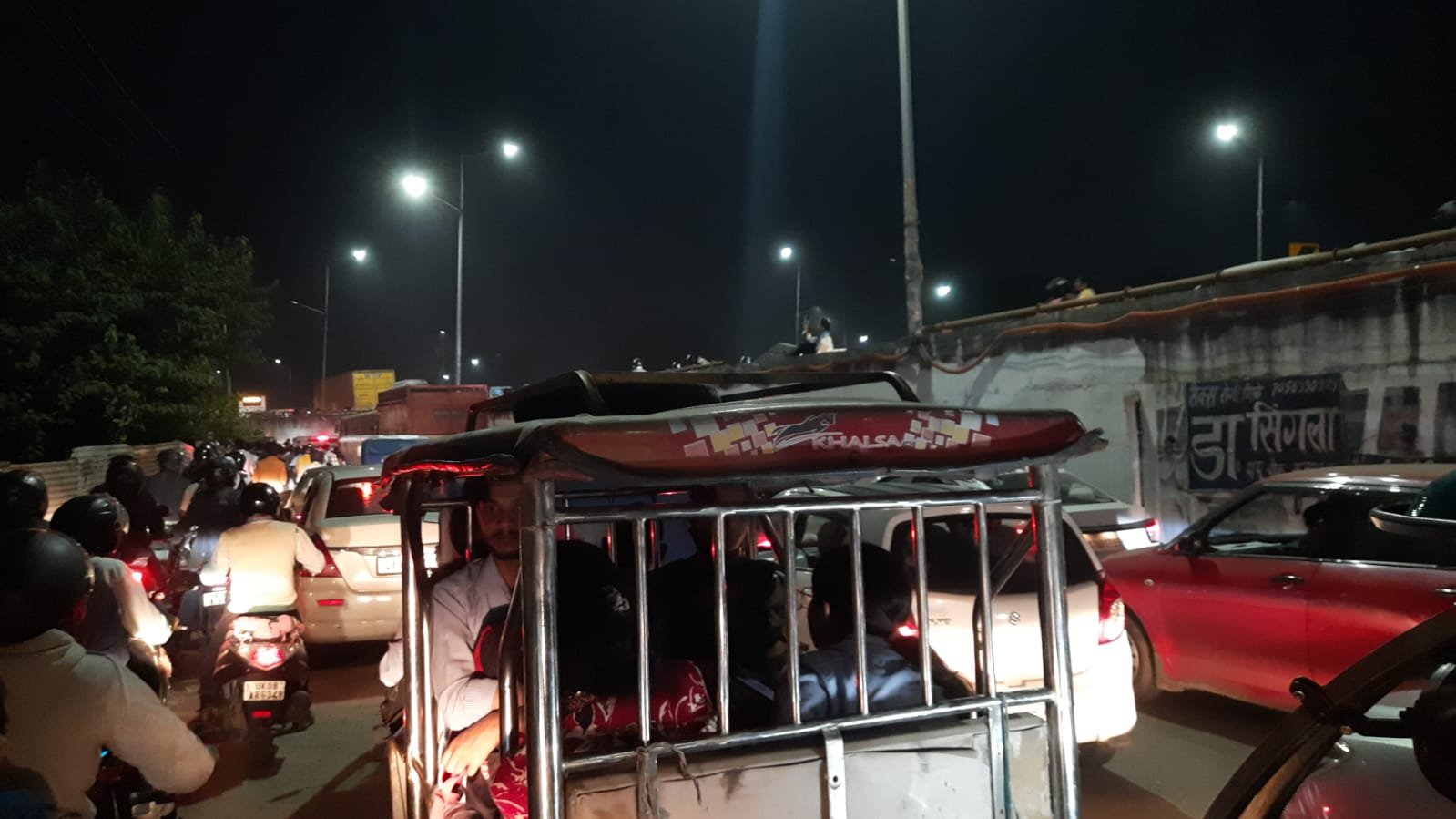 सीतापुर रेलवे फाटक बना जाम का जंजाल, अंडरपास की मांग पर कब जागेंगे जिम्मेदार 2 रेलवे फाटक बना जाम का जंजाल अंडरपास की मांग