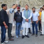 से-सड़क-मार्ग-से-देहरादून-लौटते-हुए-मुख्यमंत्री-धामी.jpeg