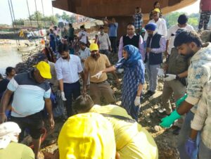 सेवा-के-संकल्प-से-कुंभ-की-तैयारियों-को-मिला.jpeg