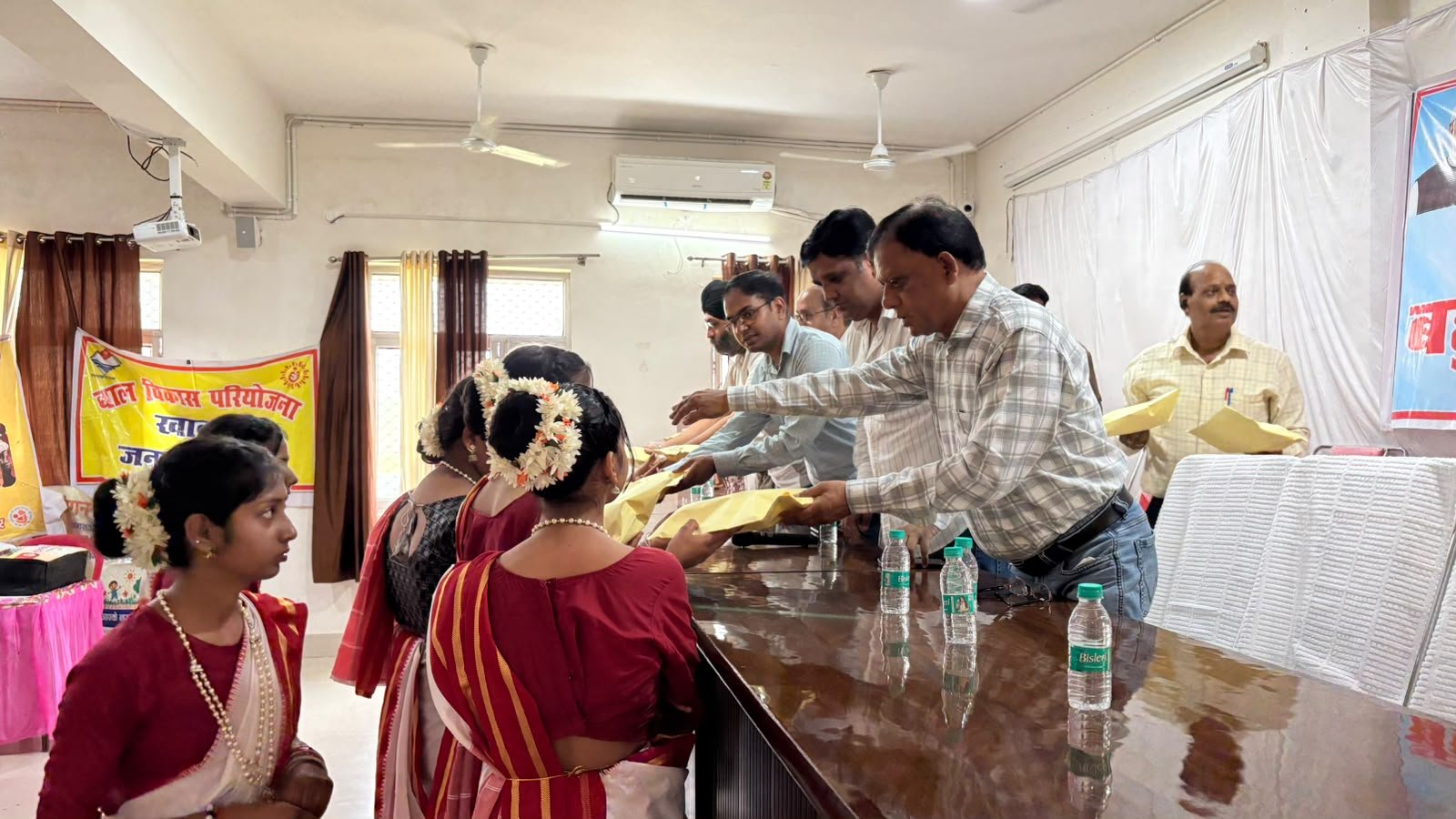 सेवा संकल्प अभियान “जन-जन की सरकार, जन-जन के द्वार” के तहत बहुद्देशीय शिविर आयोजित 2 संकल्प अभियान जन जन की सरकार जन जन के द्वार के