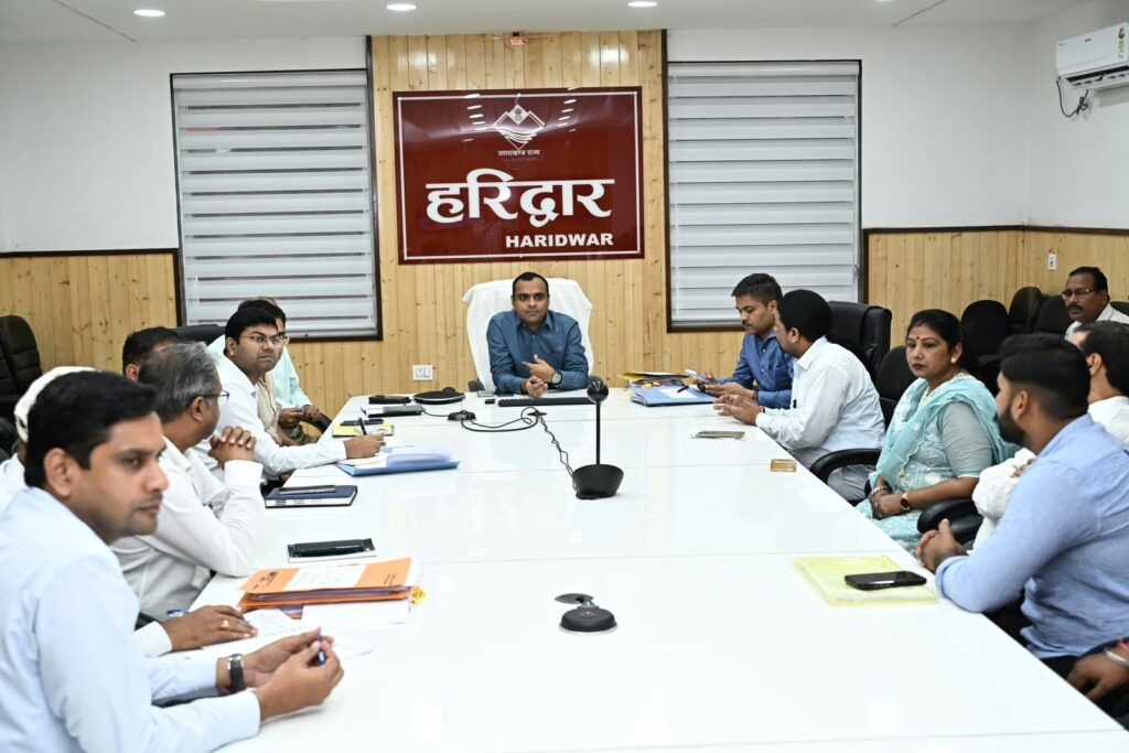 हरिद्वार-को-साफ-सुथरा-बनाने-के-लिए-निरंतर-प्रयासरत-हैं.jpeg