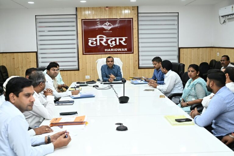 हरिद्वार-को-साफ-सुथरा-बनाने-के-लिए-निरंतर-प्रयासरत-हैं.jpeg